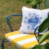 juliete White cushion made of 100% cotton, with a print of a blue vase with flowers decorates the outside of the house, on a metal garden armchair.