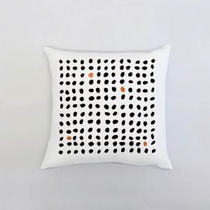 spots Λευκό μαξιλάρι από 100% βαμβάκι, και σχέδιο με μαύρες και πορτοκαλί κουκίδες